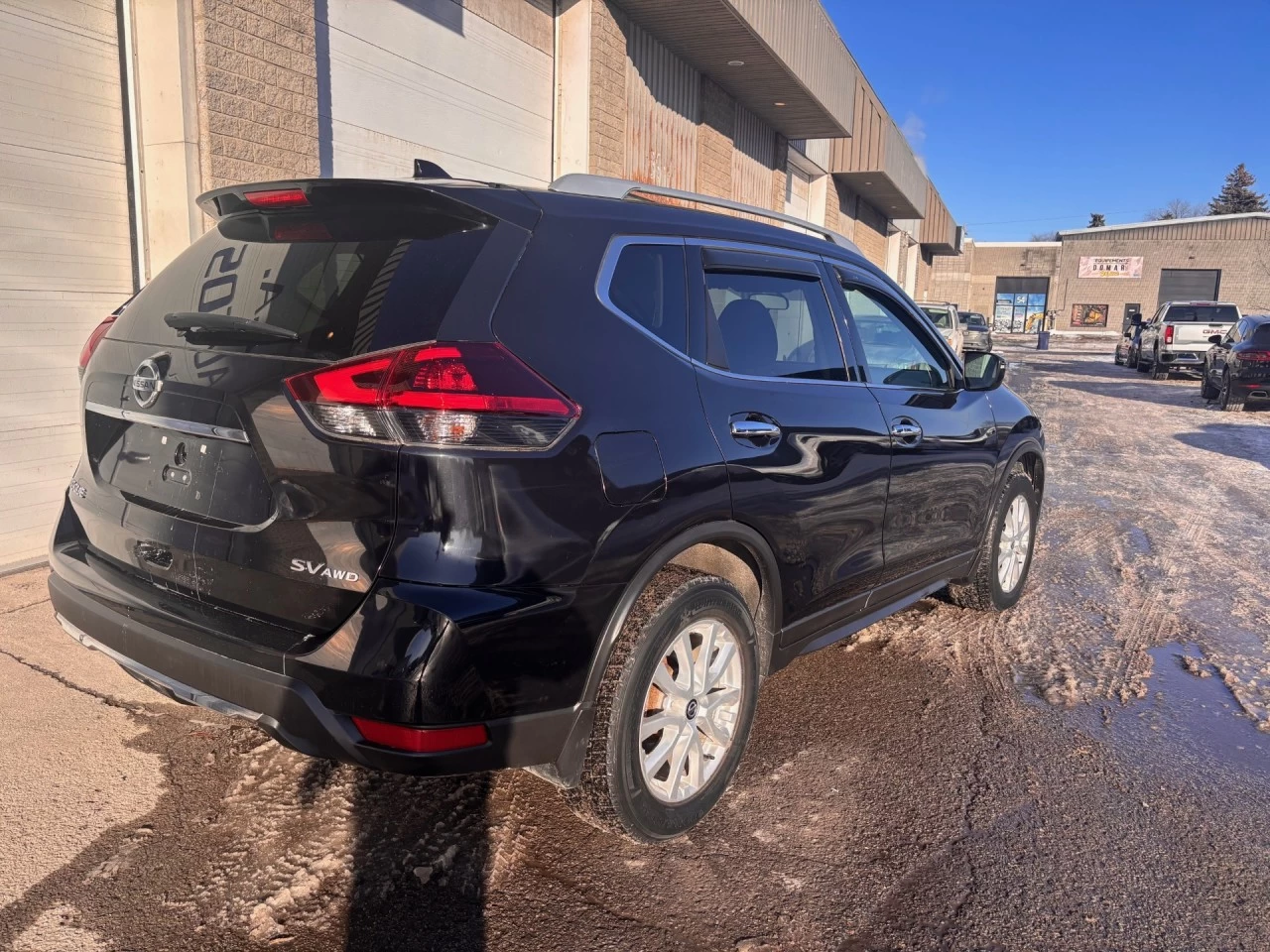 2018 Nissan Rogue SV Main Image