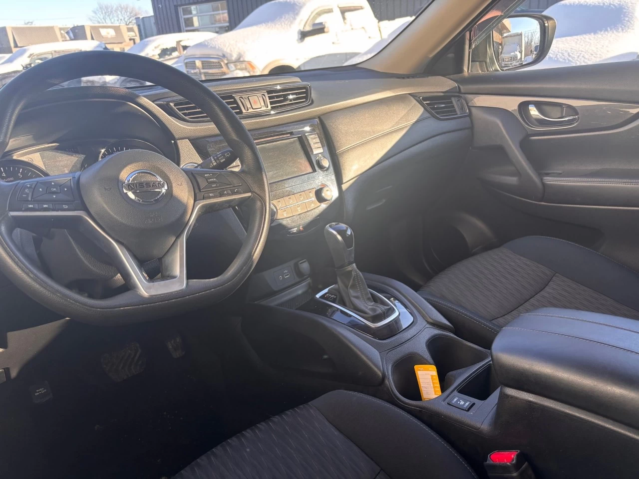 2018 Nissan Rogue SV Main Image