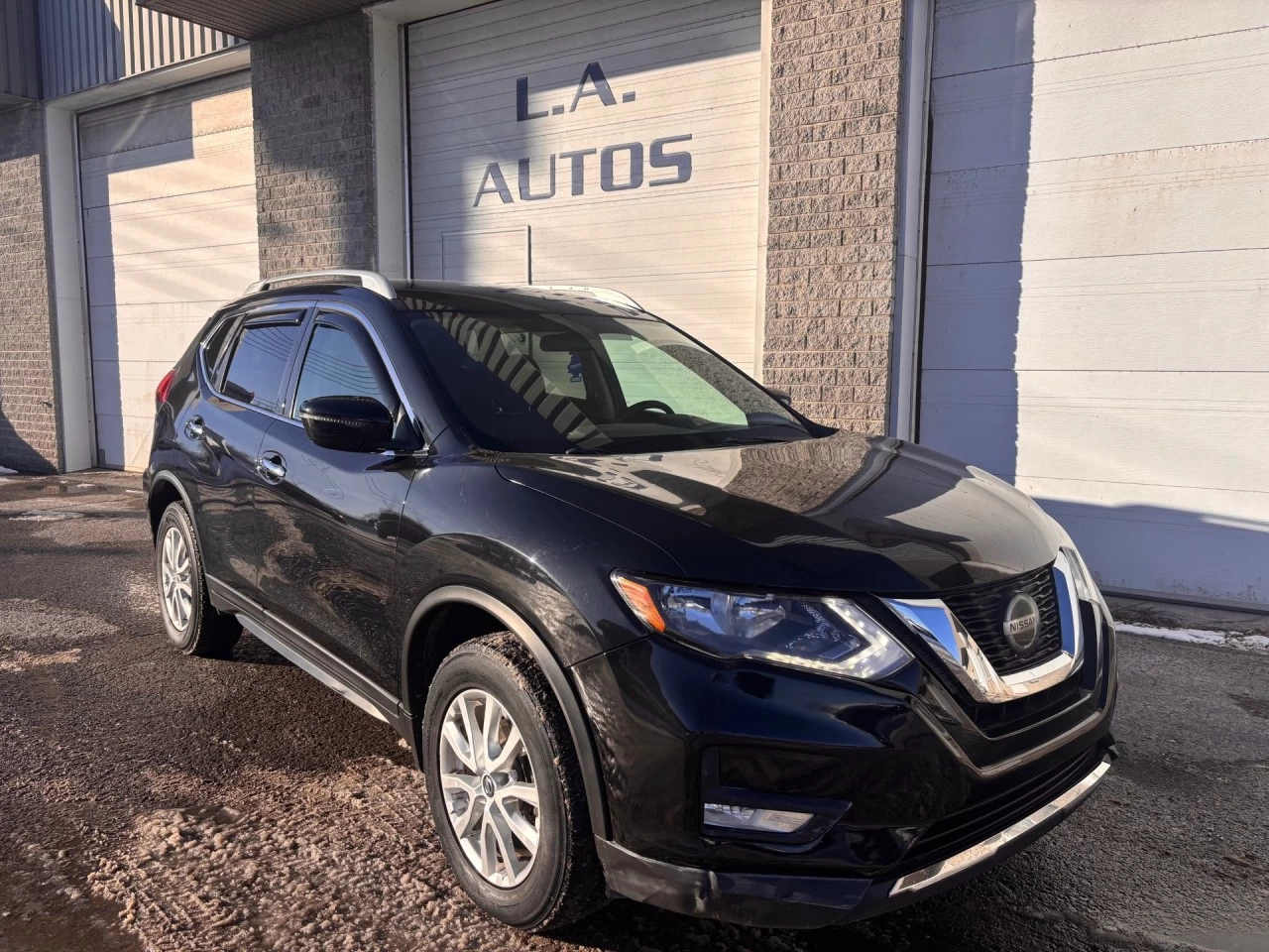 2018 Nissan Rogue SV Main Image