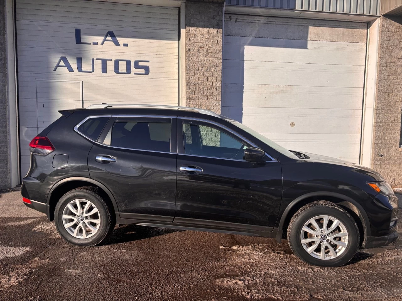 2018 Nissan Rogue SV Main Image