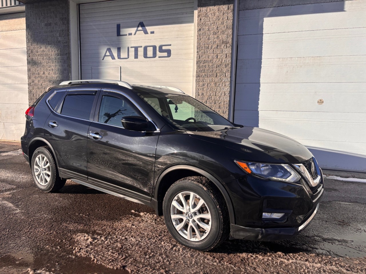 2018 Nissan Rogue SV Main Image