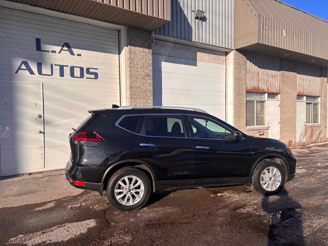 2018 Nissan Rogue SV Main Image