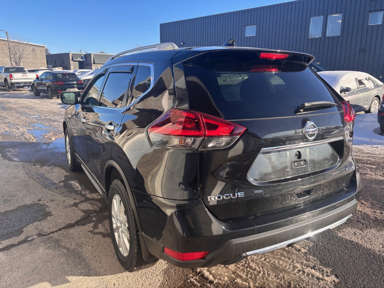 2018 Nissan Rogue SV Main Image